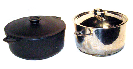 Enameled Cast Iron vs Stainless Steel Cookware - Compared!